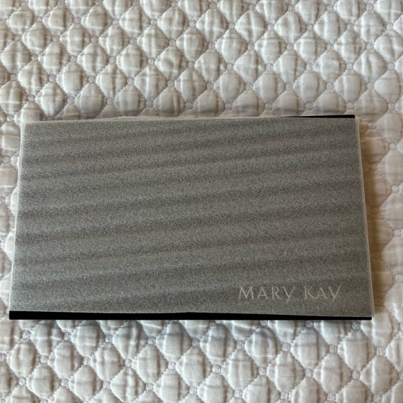 Mary Kay Pro Palette - Picture 2 of 5